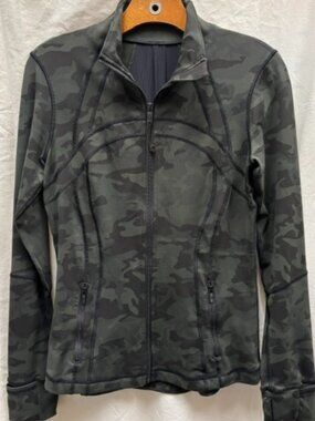 Lululemon Athletica Define Camouflage Jacket. Size 8